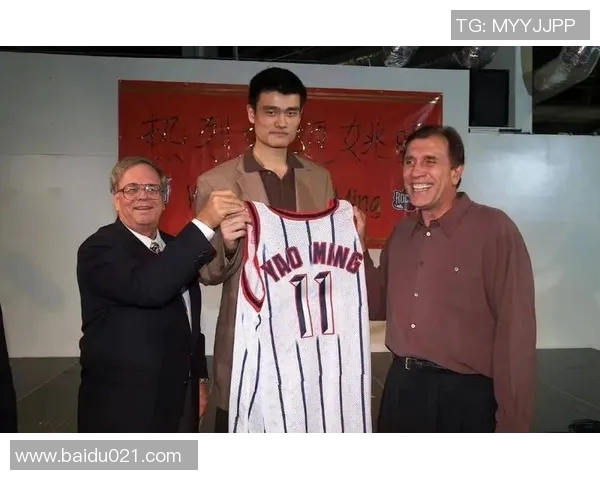 球星们如何评价姚明后仰足球技巧展现的惊人运动天赋与创意突破 球星们如何评价姚明后仰足球技巧展现的惊人运动天赋与创意突破