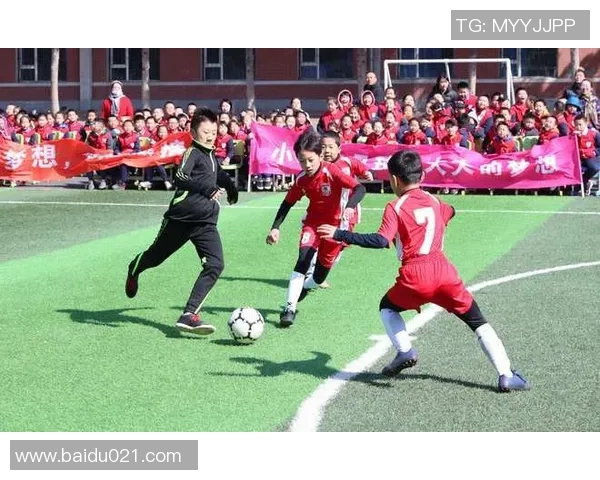 足球明星如何平衡职业与家庭亲子关系的秘诀与心得 足球明星如何平衡职业与家庭亲子关系的秘诀与心得