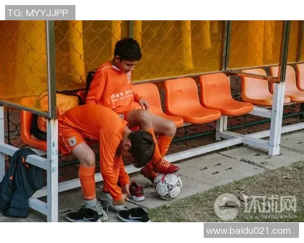 足球球星增重背后的原因与影响解析 体能提升与比赛表现的关系探讨 足球球星增重背后的原因与影响解析 体能提升与比赛表现的关系探讨